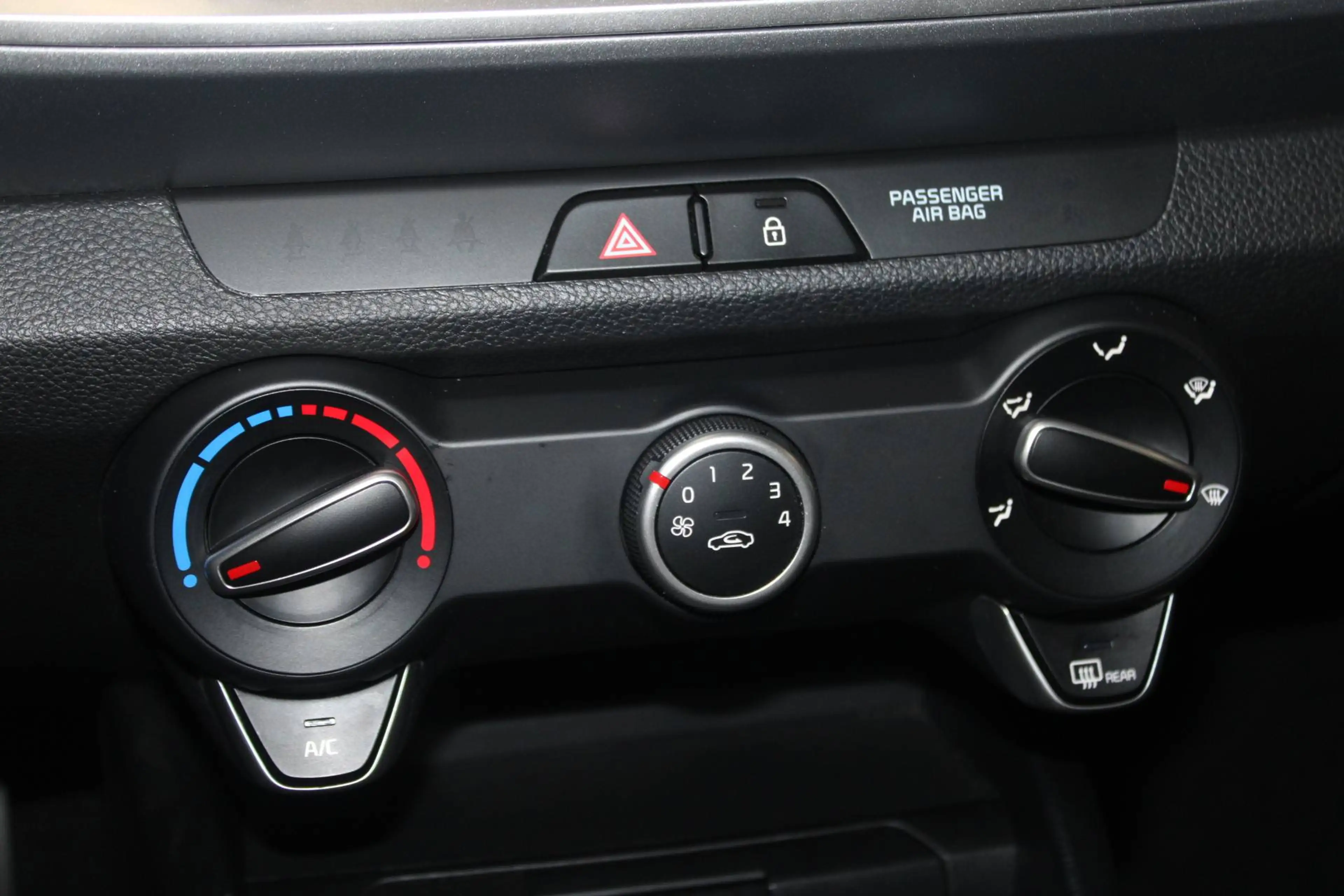 Kia Stonic Stonic KLIMA NAVI Kamera PDC DAB usw. 1.Hand — photo 15