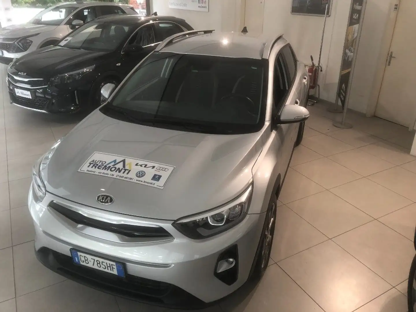 Kia Stonic 1.6 CRDi 115 CV Energy NEOPATENTATI Grijs - 2
