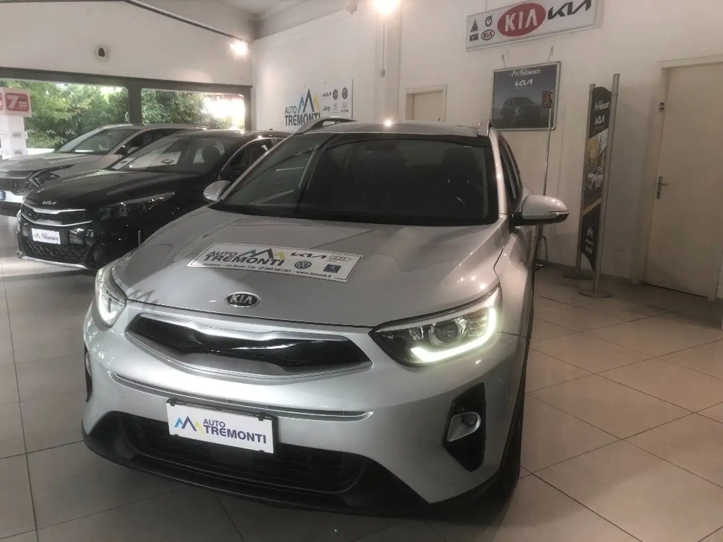 Kia Stonic 1.6 CRDi 115 CV Energy NEOPATENTATI Grijs - 1