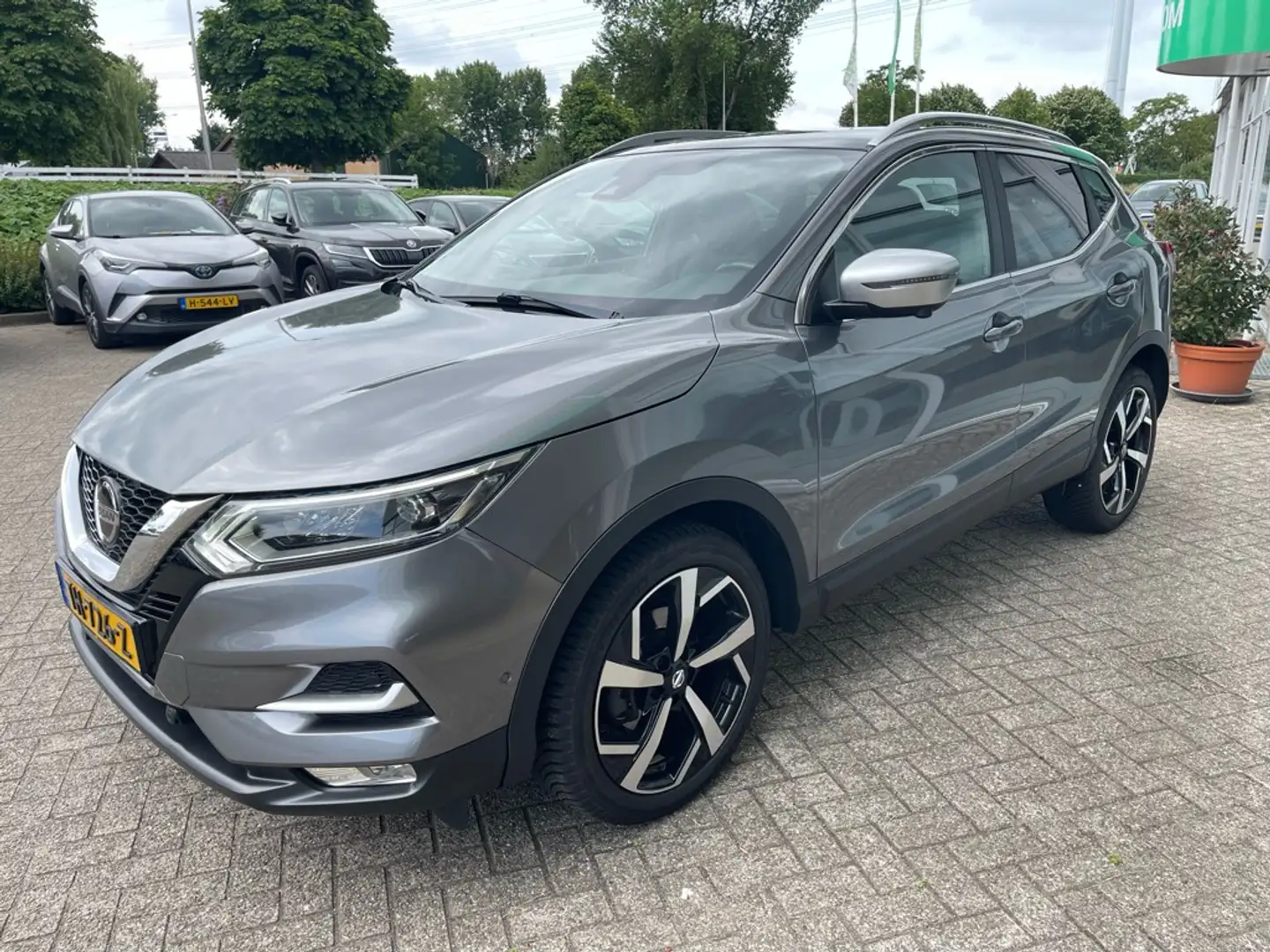 Nissan Qashqai 1.2 Tekna +, Nav, Camera, Leder, Stoelverwarming Grijs - 2