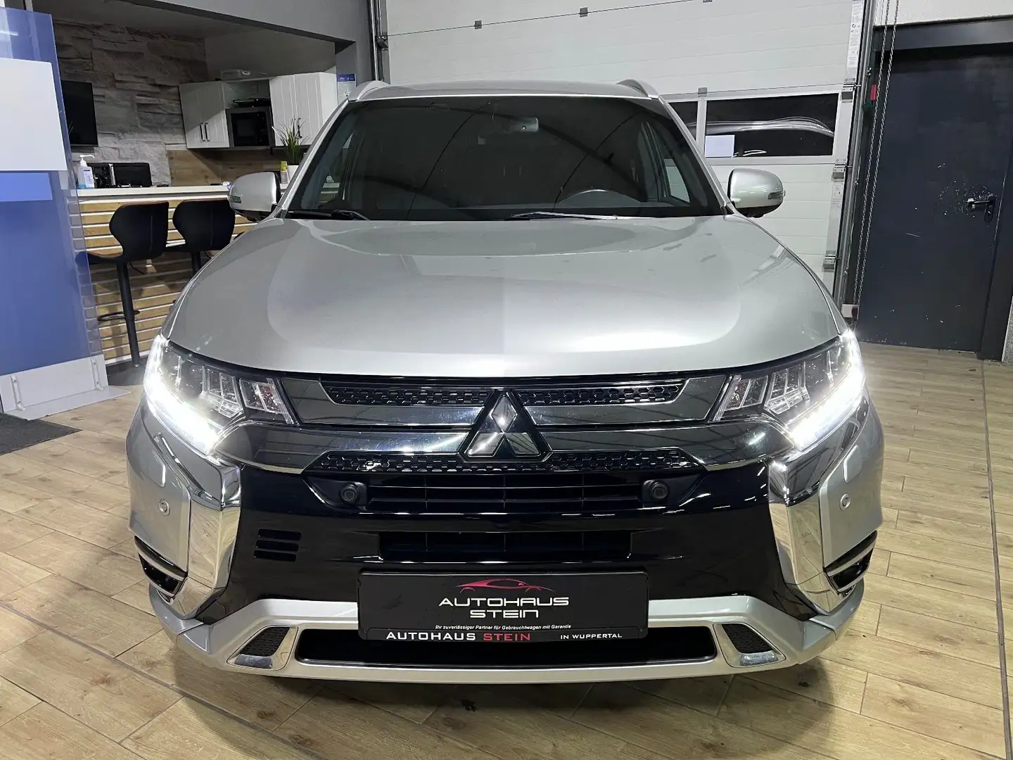 Mitsubishi Outlander PHEV Plus Spirit 4WD/Navi/360°Kamera/L Silber - 2