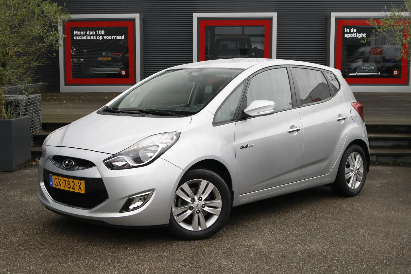 Hyundai iX20 1.4i Go! | lage km stand | trekhaak | fabrieksnavi Grijs - 1