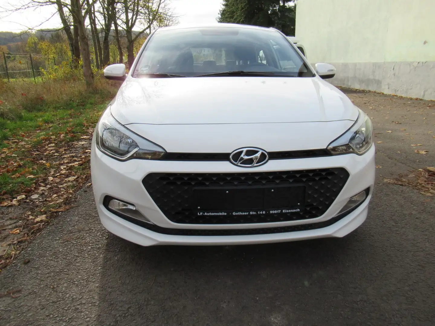 Hyundai i20 1.2 62kW Classic 1.Hand/64Tkm/Klima/ZV/elFh Weiß - 2