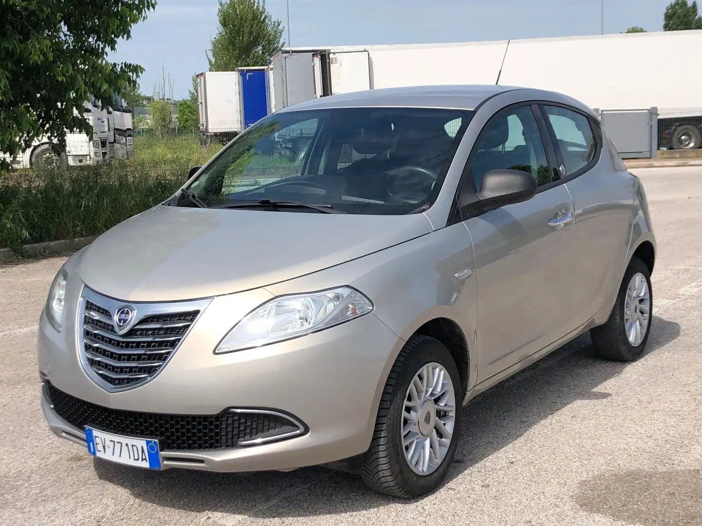 Lancia Ypsilon Ypsilon 0.9 t.air Goldc metano 80cv NEOPATENTATI Oro - 2