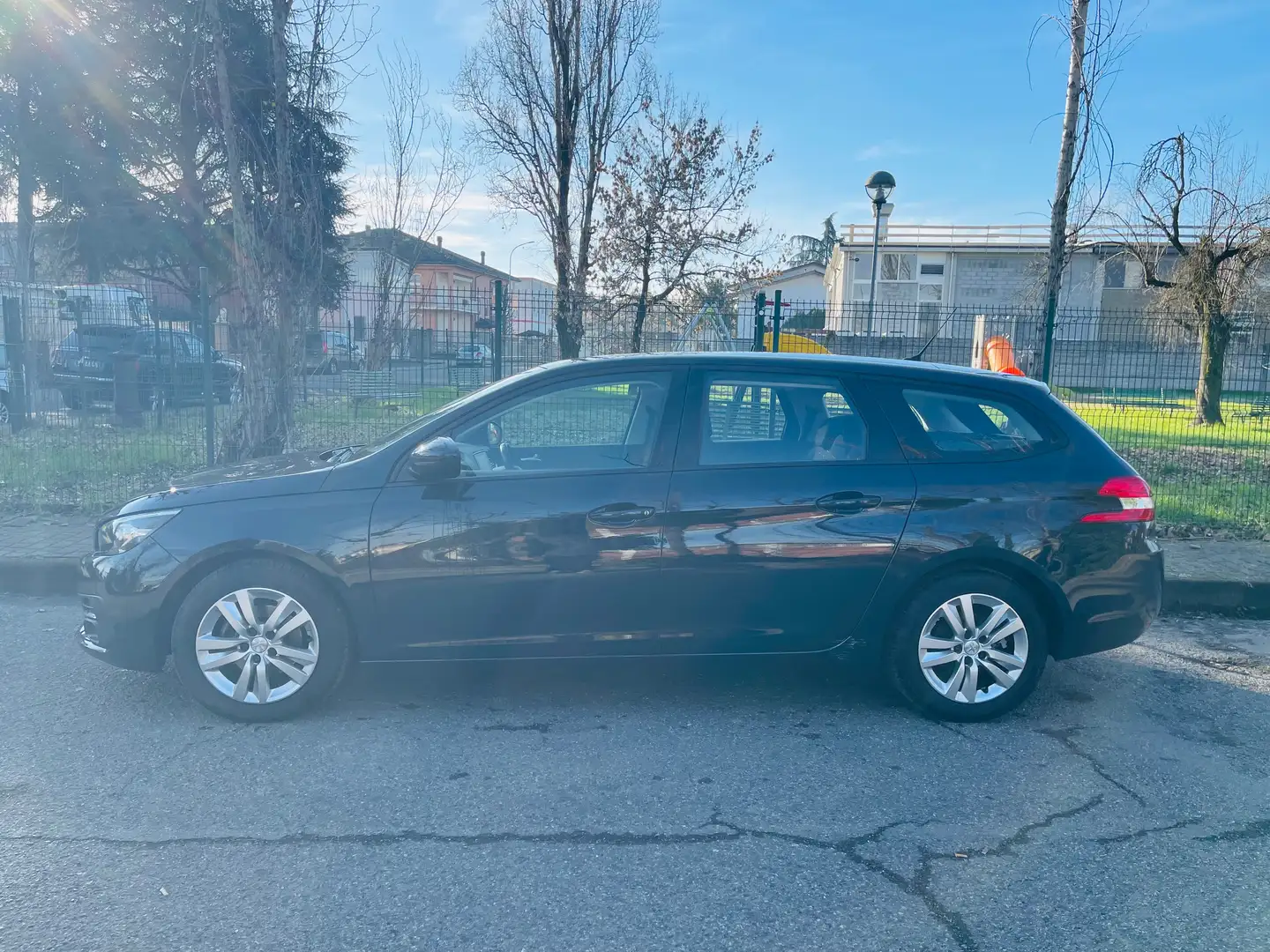 Peugeot 308 2019 — UNICO PROPRIETARIOOO  OK PERMUTE Negro - 2