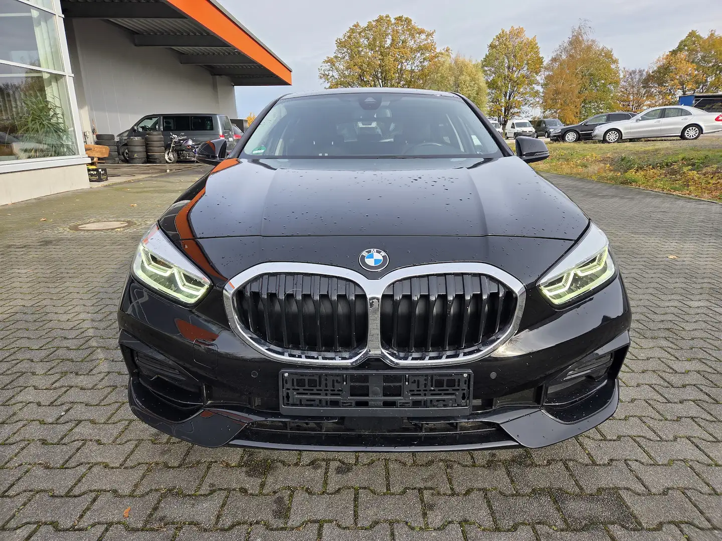BMW 118 118i Sport Line Schwarz - 2