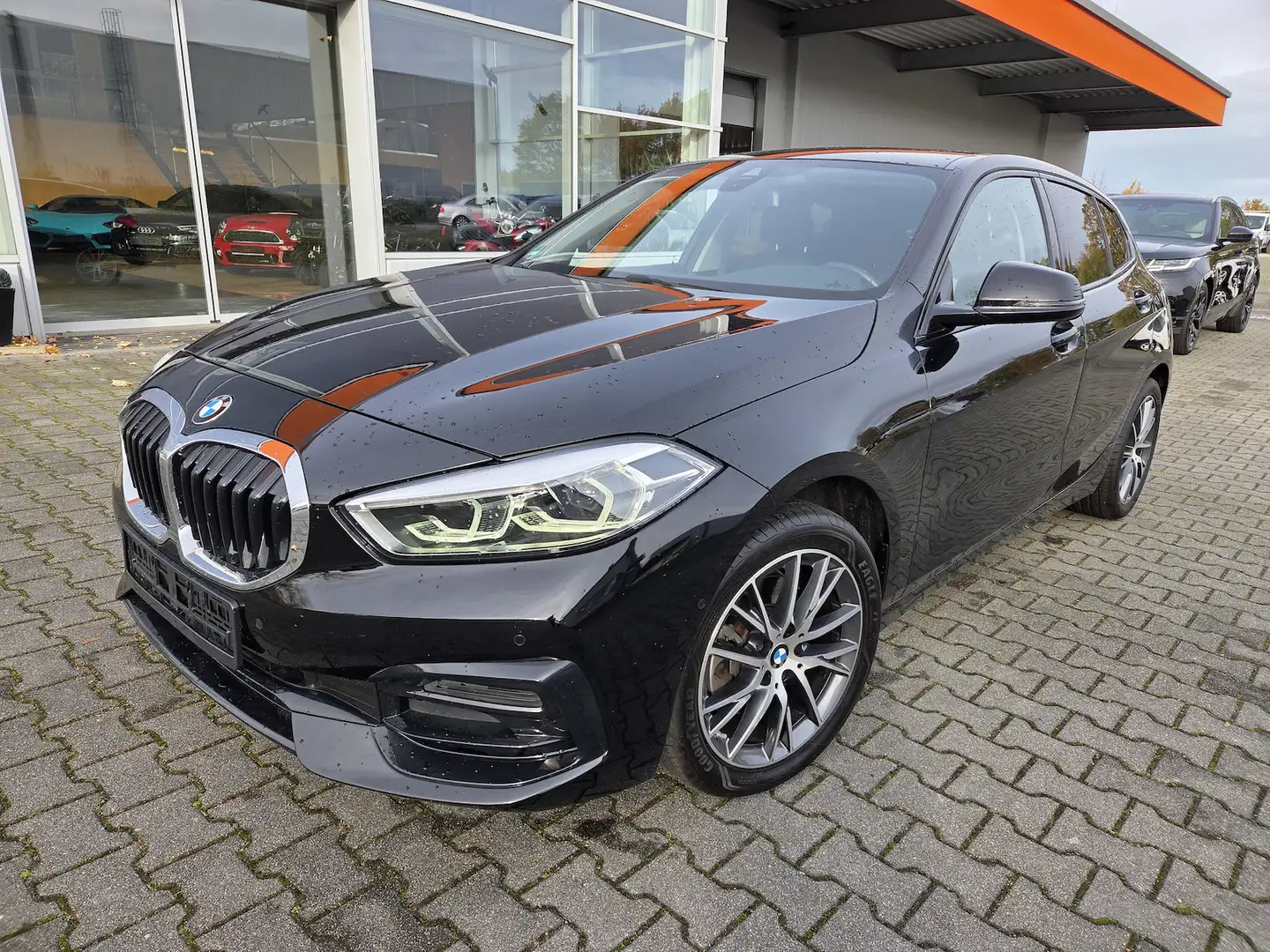 BMW 118 118i Sport Line Schwarz - 1