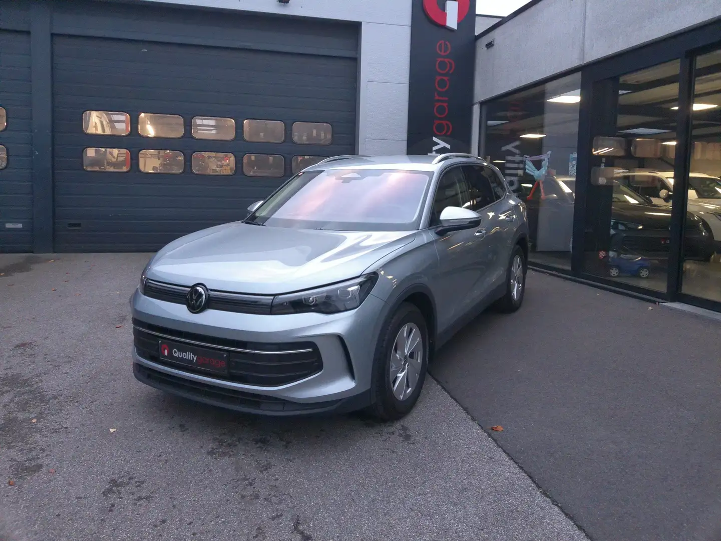 Volkswagen Tiguan Tiguan 1.5 Carplay, Camera, Trekhaak, 2J Garantie Gris - 1