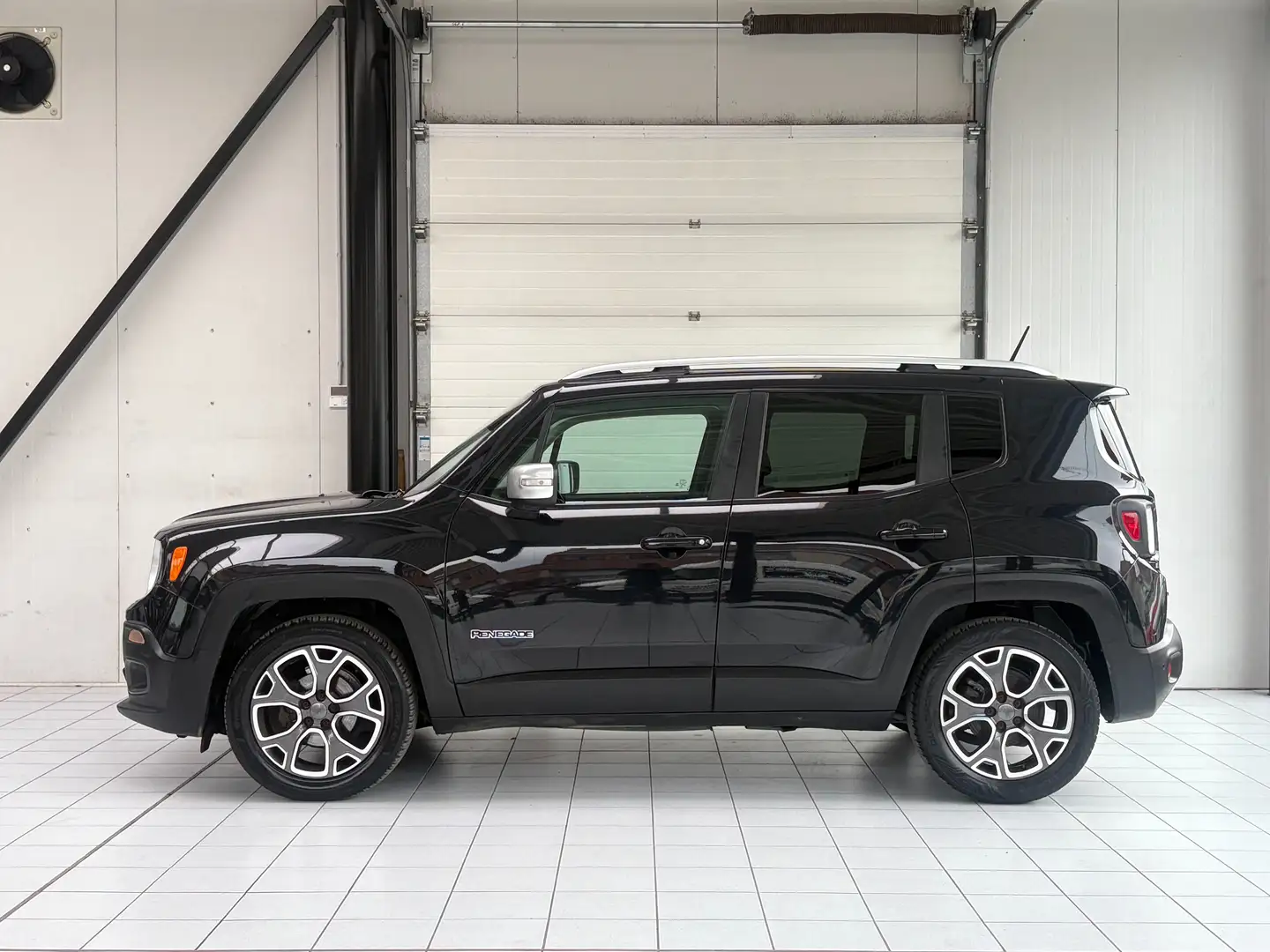 Jeep Renegade 1.6 MJD 4x2 *LIMITED * XENON * CUIR * GPS * PDC * Zwart - 2