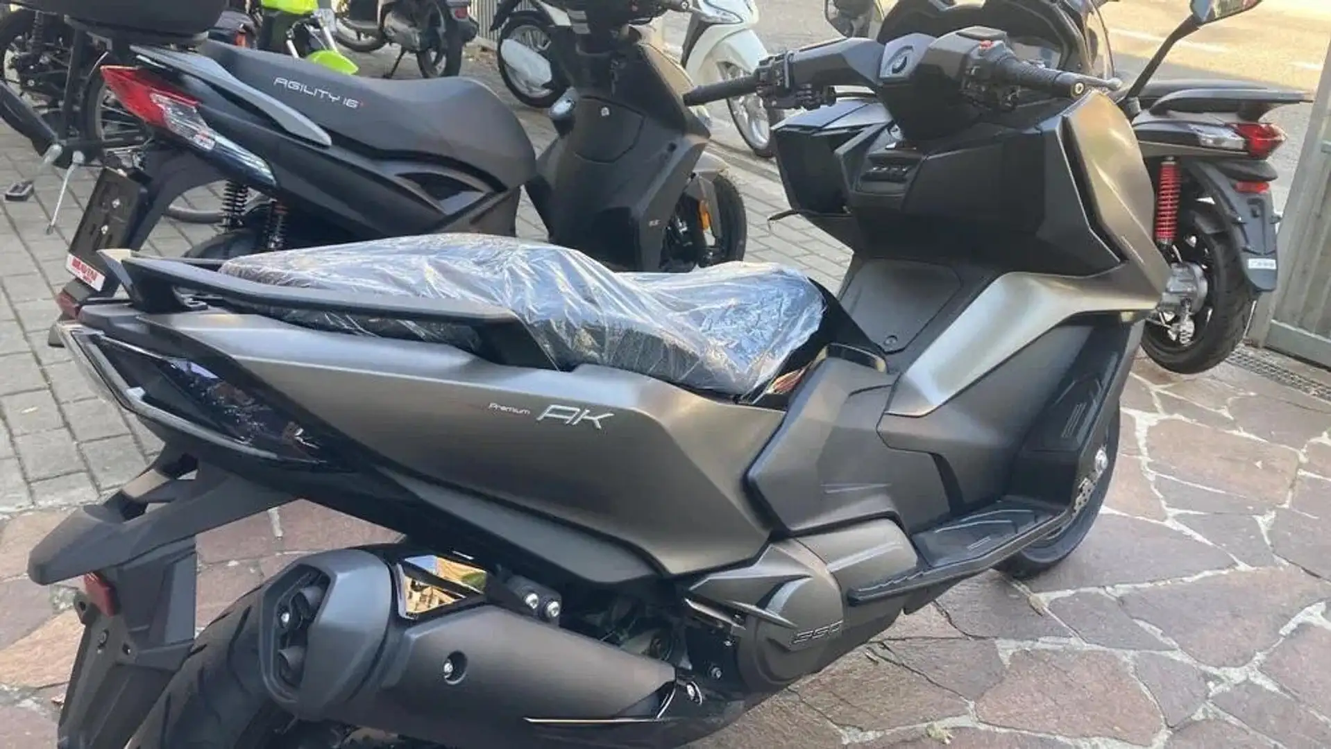 Kymco AK 550 Gri - 2