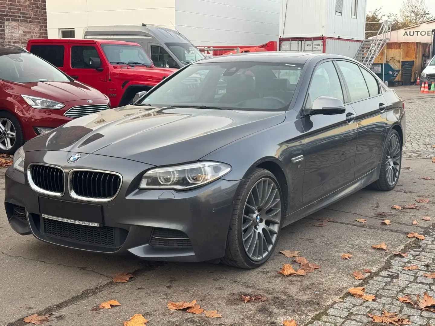 BMW 550 5 Limousine d xDrive Scheckheftgepflegt Grau - 1
