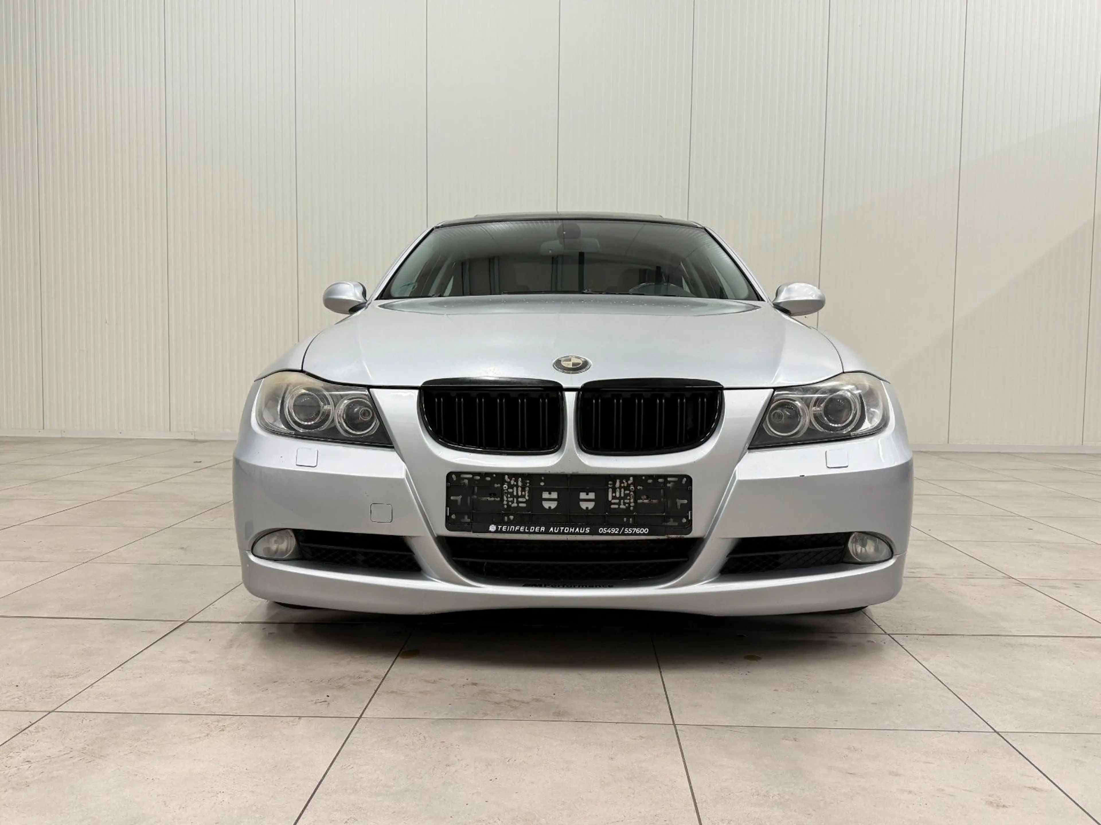 BMW 335 i / SCHIEBEDACH / LEDER / — photo 2