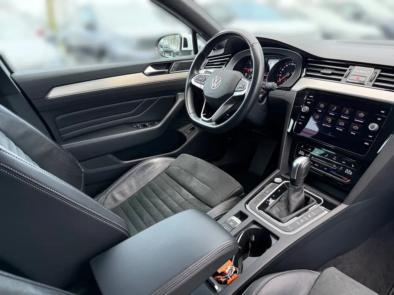 Volkswagen Passat Variant 2.0 TDI DSG ELEGANCE +IQ.LIGHT +360° +AHK +ACC +A 8