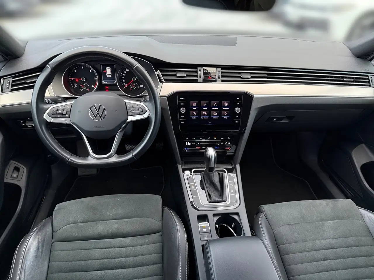 Volkswagen Passat Variant 2.0 TDI DSG ELEGANCE +IQ.LIGHT +360° +AHK +ACC +A 10