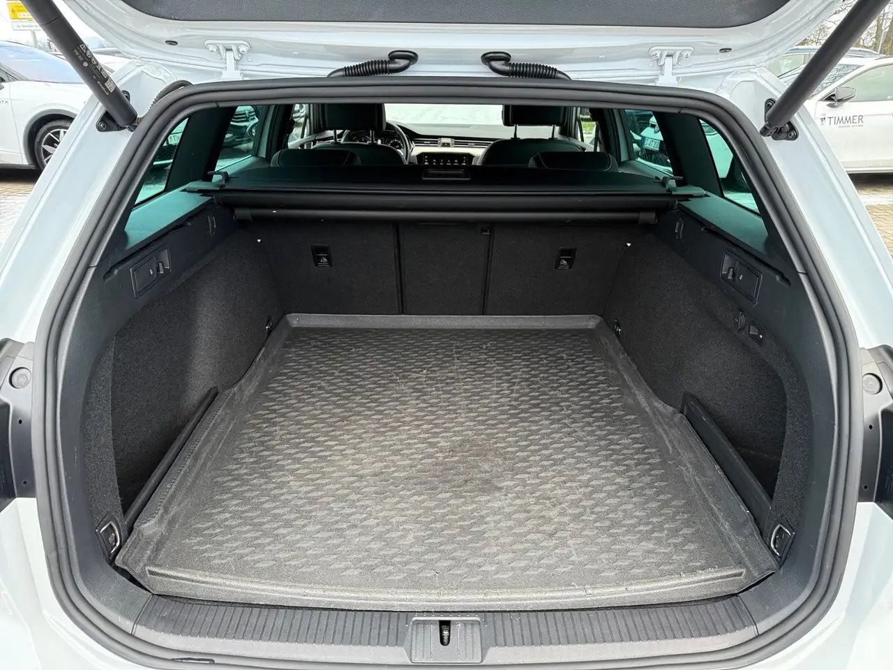 Volkswagen Passat Variant 2.0 TDI DSG ELEGANCE +IQ.LIGHT +360° +AHK +ACC +A 15