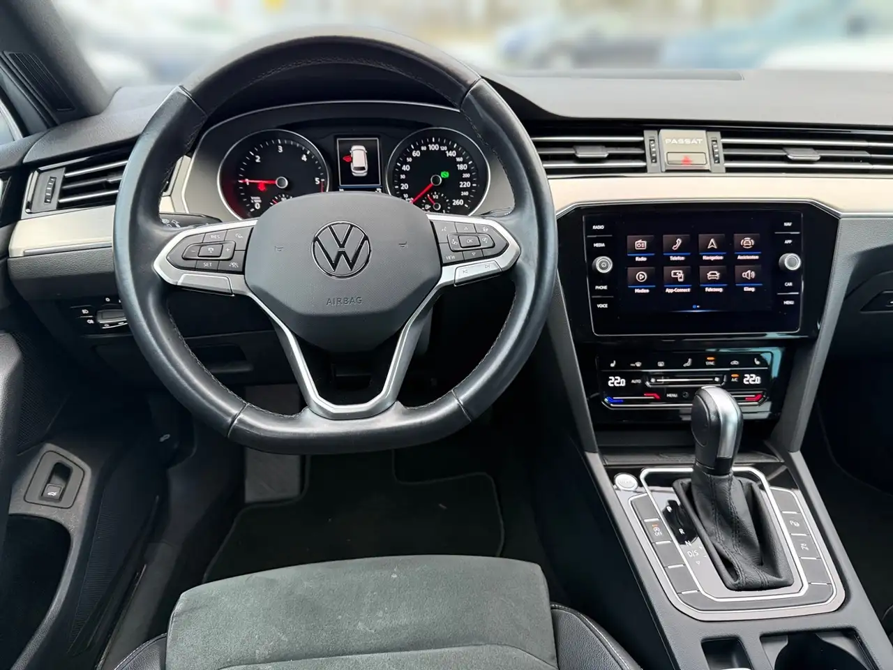 Volkswagen Passat Variant 2.0 TDI DSG ELEGANCE +IQ.LIGHT +360° +AHK +ACC +A 11