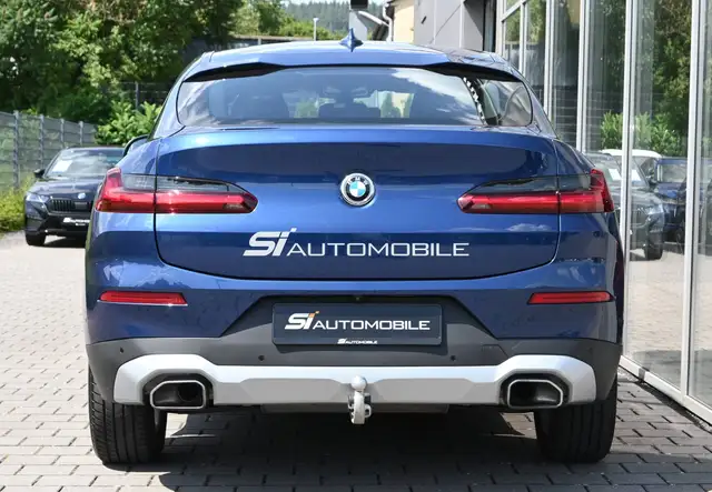 BMW X4 view 4