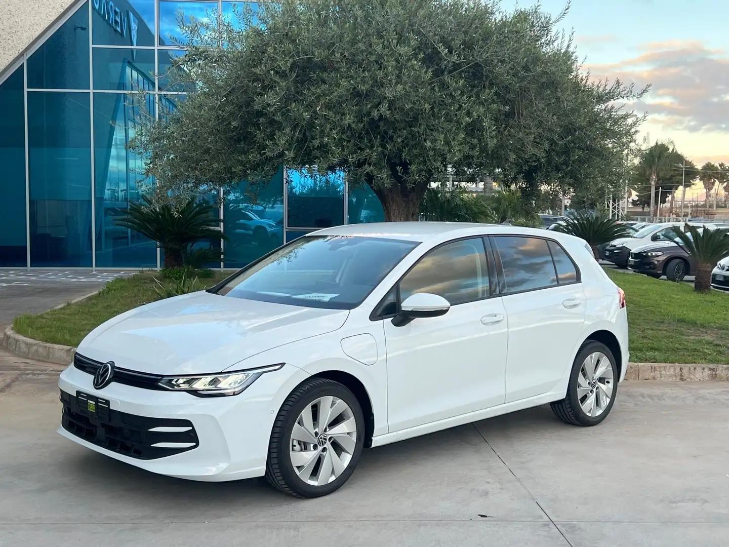 Volkswagen Golf 1.5 tsi ehybrid possibilità noleggio no scoring Bianco - 1