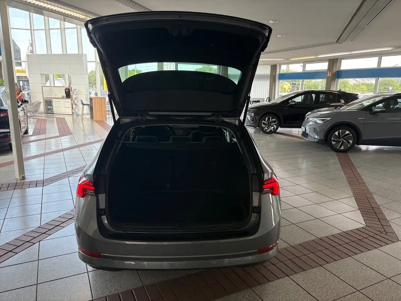Skoda Octavia Combi TOUR 2.0 TDI 150 PS DSG +LED+ACC+NAVI+SHZ+1, миниатюра 18