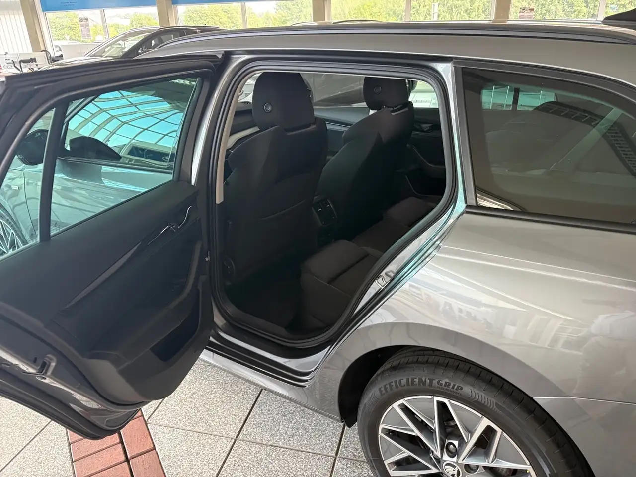 Skoda Octavia Combi TOUR 2.0 TDI 150 PS DSG +LED+ACC+NAVI+SHZ+1, миниатюра 17