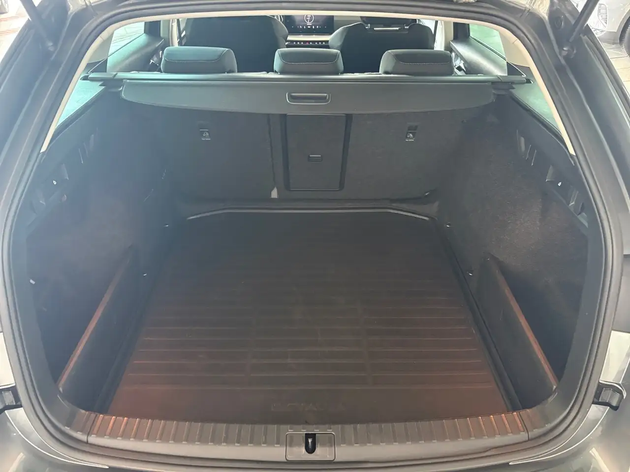 Skoda Octavia Combi TOUR 2.0 TDI 150 PS DSG +LED+ACC+NAVI+SHZ+1, миниатюра 19