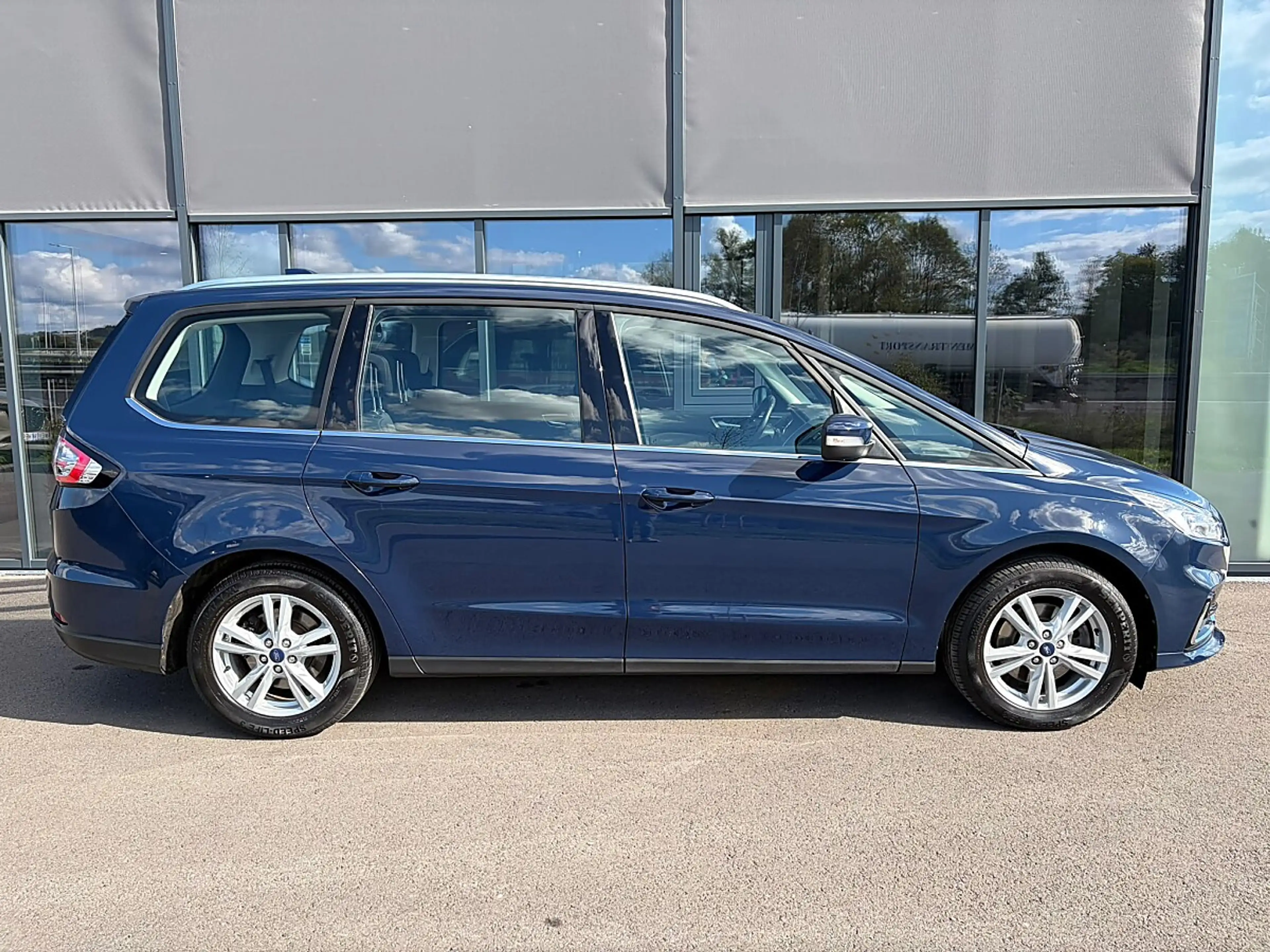 Ford Galaxy 2,0 EcoBlue SCR Titanium 7-Sitzer / NAVI / LED ... — photo 6