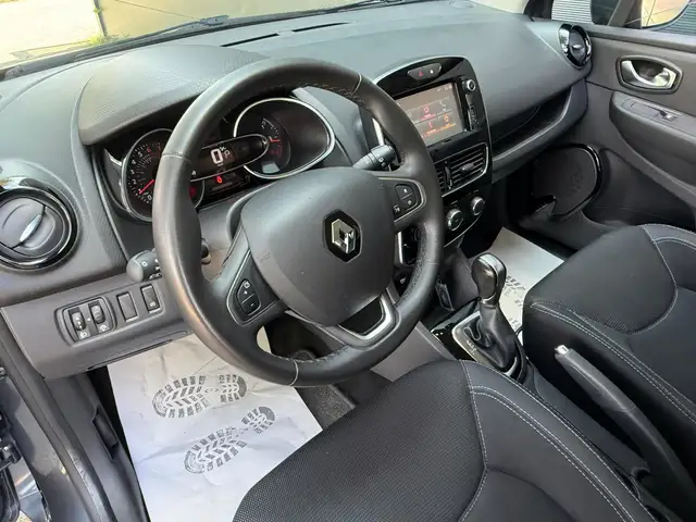 Renault Clio view 9
