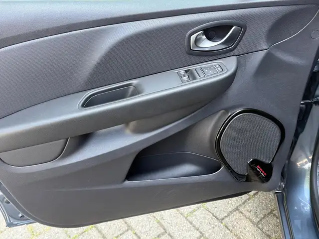Renault Clio view 30