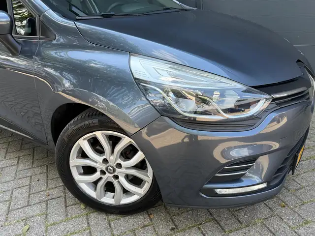 Renault Clio view 2