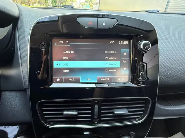 Renault Clio view 23