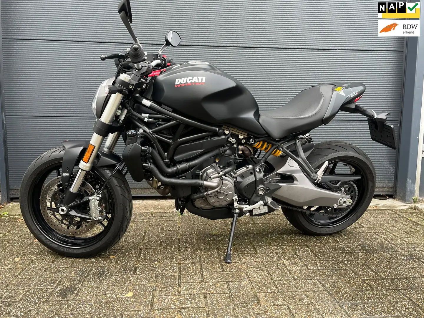 Ducati Monster 821 Tour ABS Quickshift BJ 2019 Nieuwstaat !! NL motor Zwart - 1