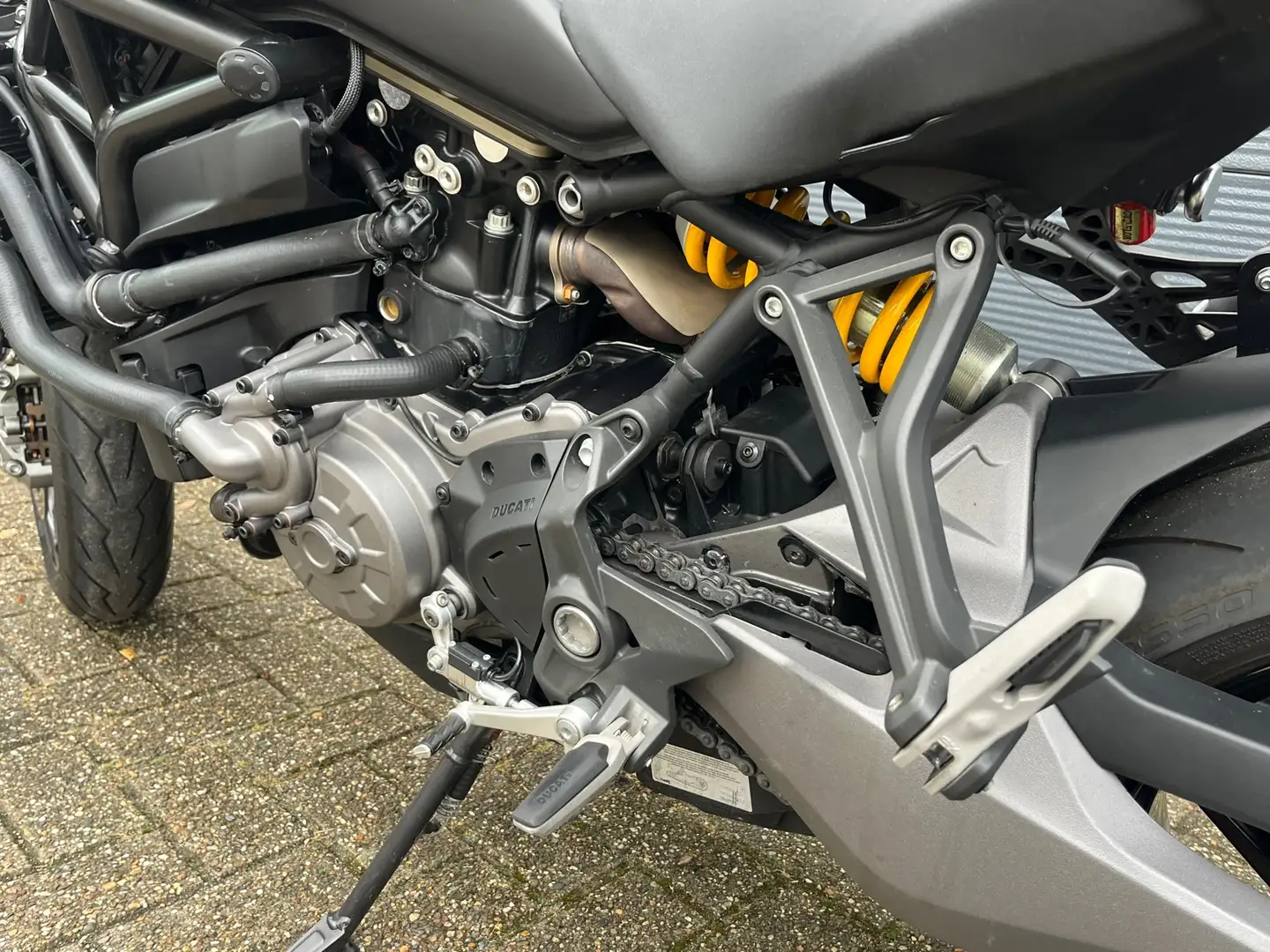 Ducati Monster 821 Tour ABS Quickshift BJ 2019 Nieuwstaat !! NL motor Zwart - 2