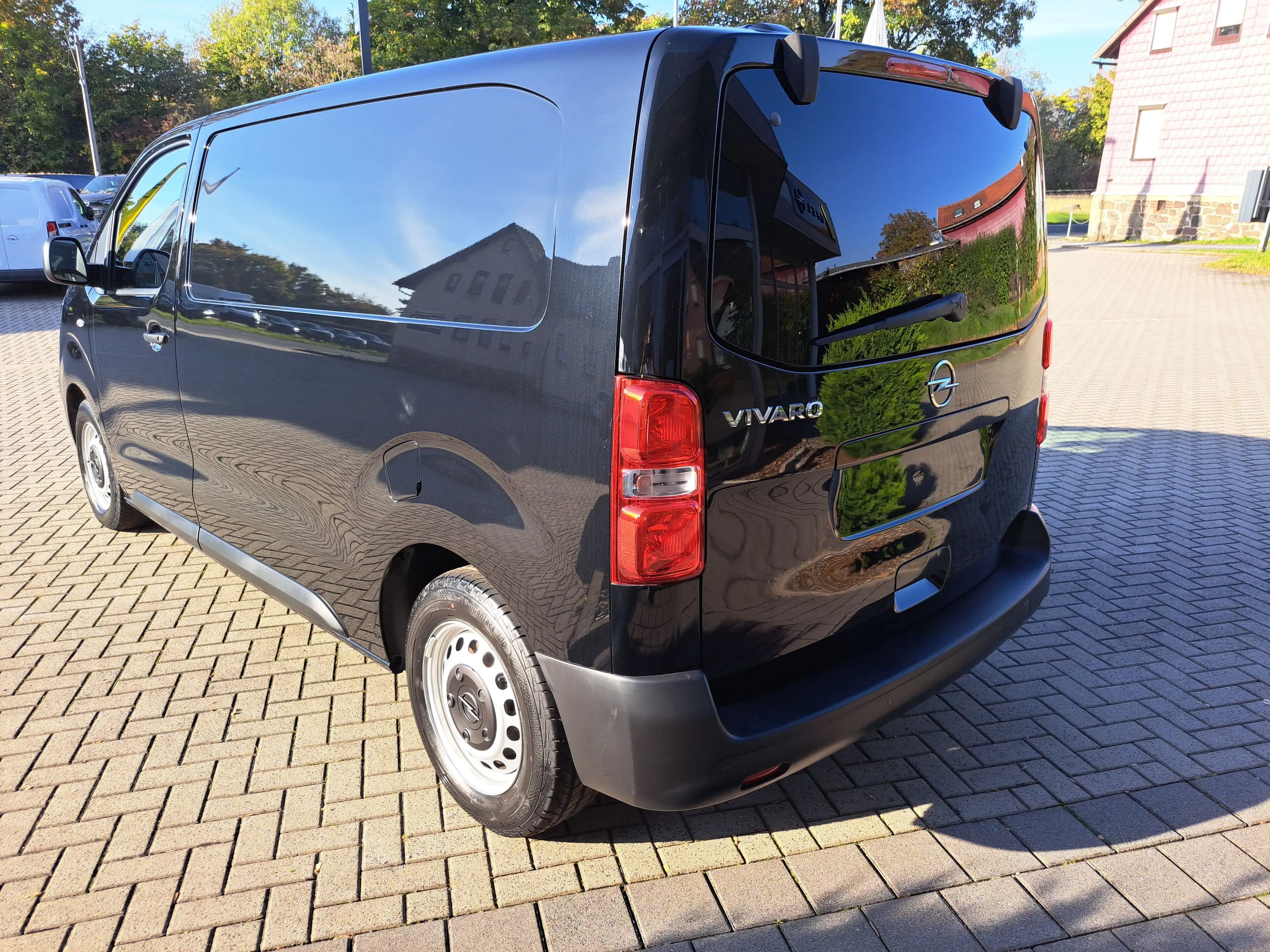 Opel Vivaro Kasten 2.0 D (L2) Edition M AUT PDC Holzboden — photo 5