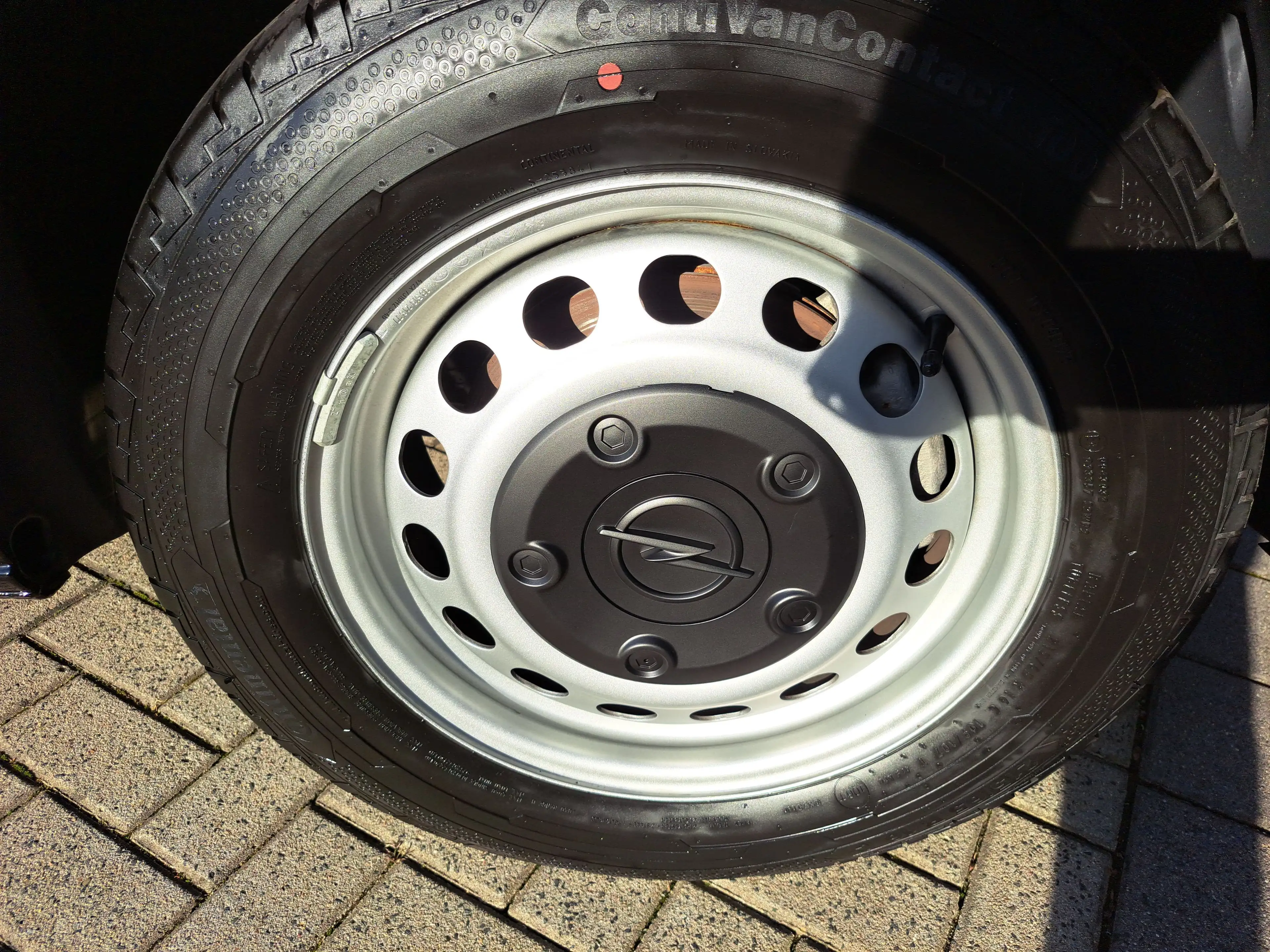 Opel Vivaro Kasten 2.0 D (L2) Edition M AUT PDC Holzboden — photo 6