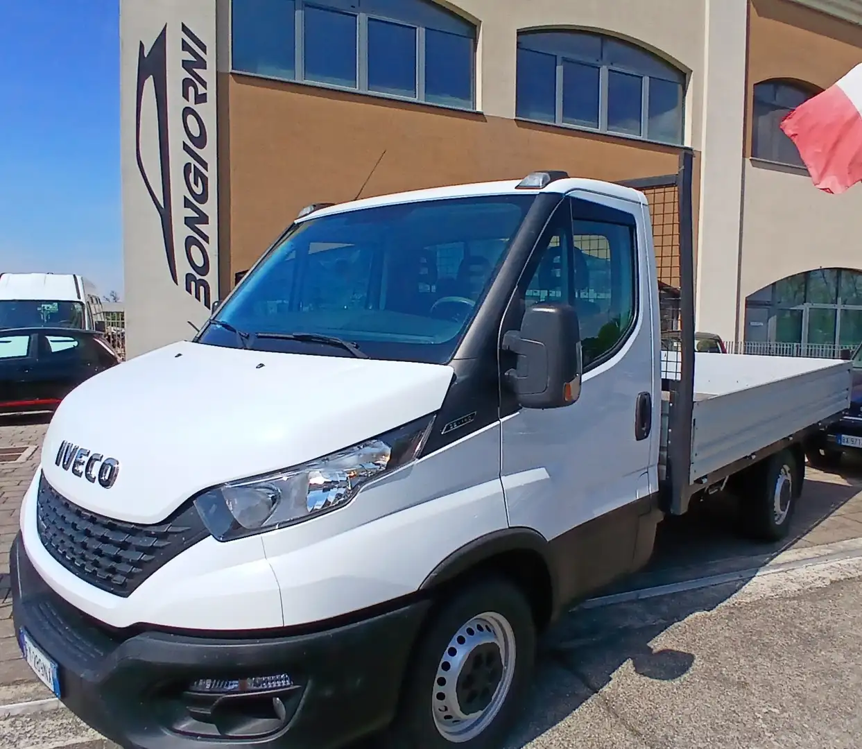 Iveco Daily 2,3d cassone fisso 35-140  clima 3 posti patente b Bianco - 1