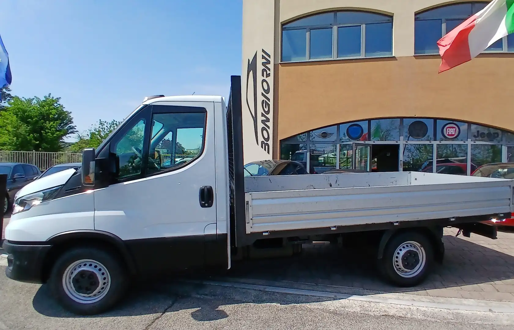 Iveco Daily 2,3d cassone fisso 35-140  clima 3 posti patente b Bianco - 2