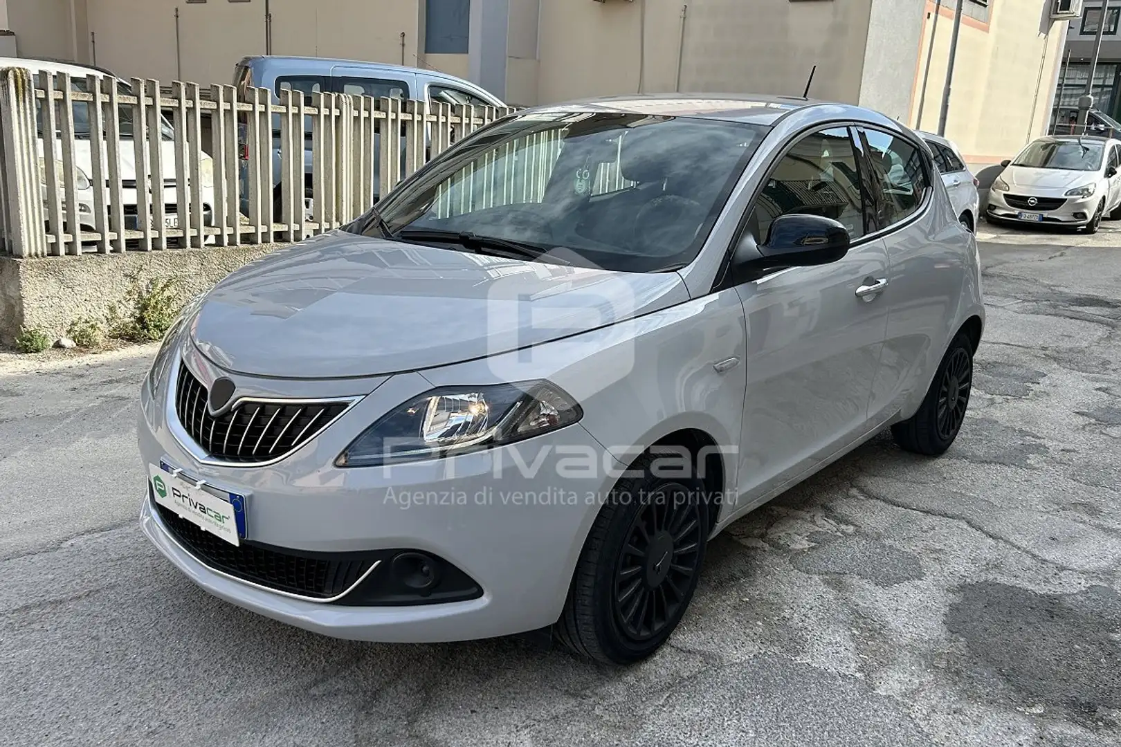 Lancia Ypsilon Ypsilon 1.2 69 CV 5 porte GPL Ecochic Silver Argento - 1