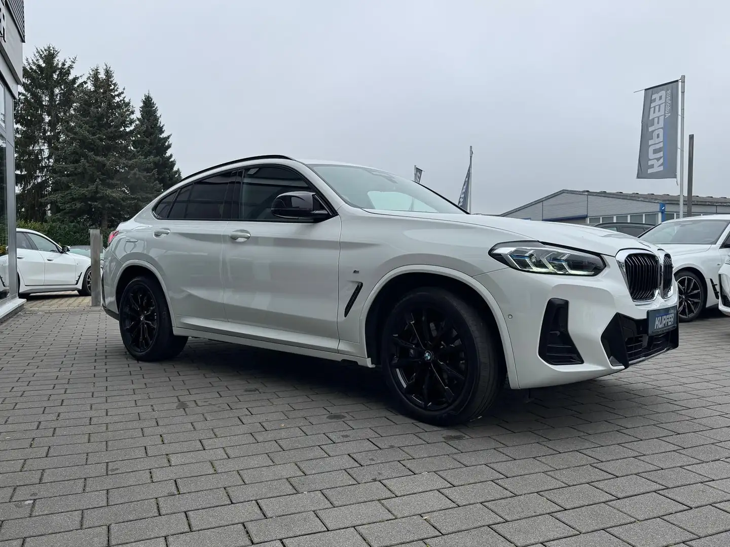 BMW X4 M d Laser°AHK°ACC Prof°360°Laser°Stdhzg.HUP Weiß - 2