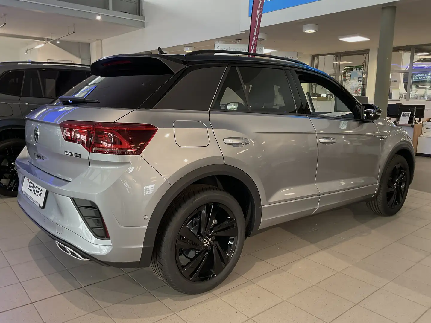 Volkswagen T-Roc 1.5 TSI R-Line DSG AHK MATRIX NAVI Silber - 2