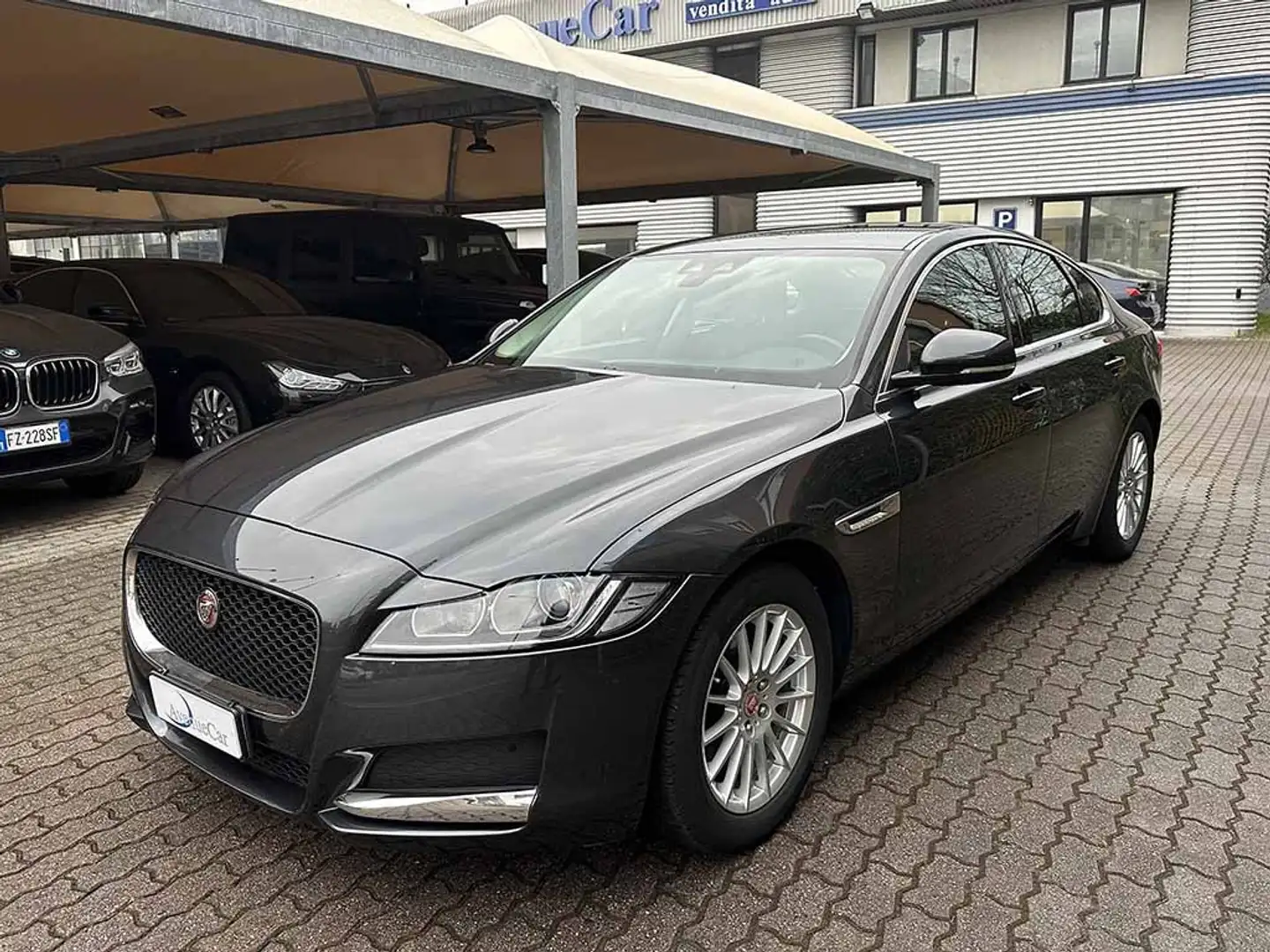 Jaguar XF 2.0 d  Pure BERLINA AUTOMATICA TELECAMERA IVA ESP Сірий - 1