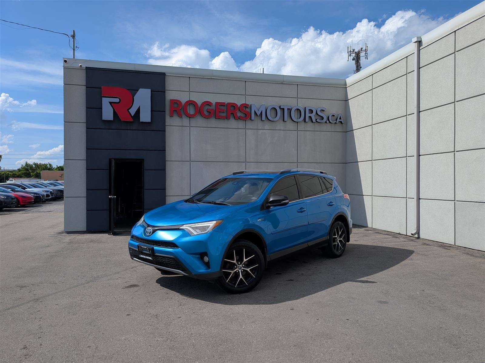 2017 Toyota RAV4 SE AWD - SUNROOF - NAVI - LEATHER - TECH FEATS