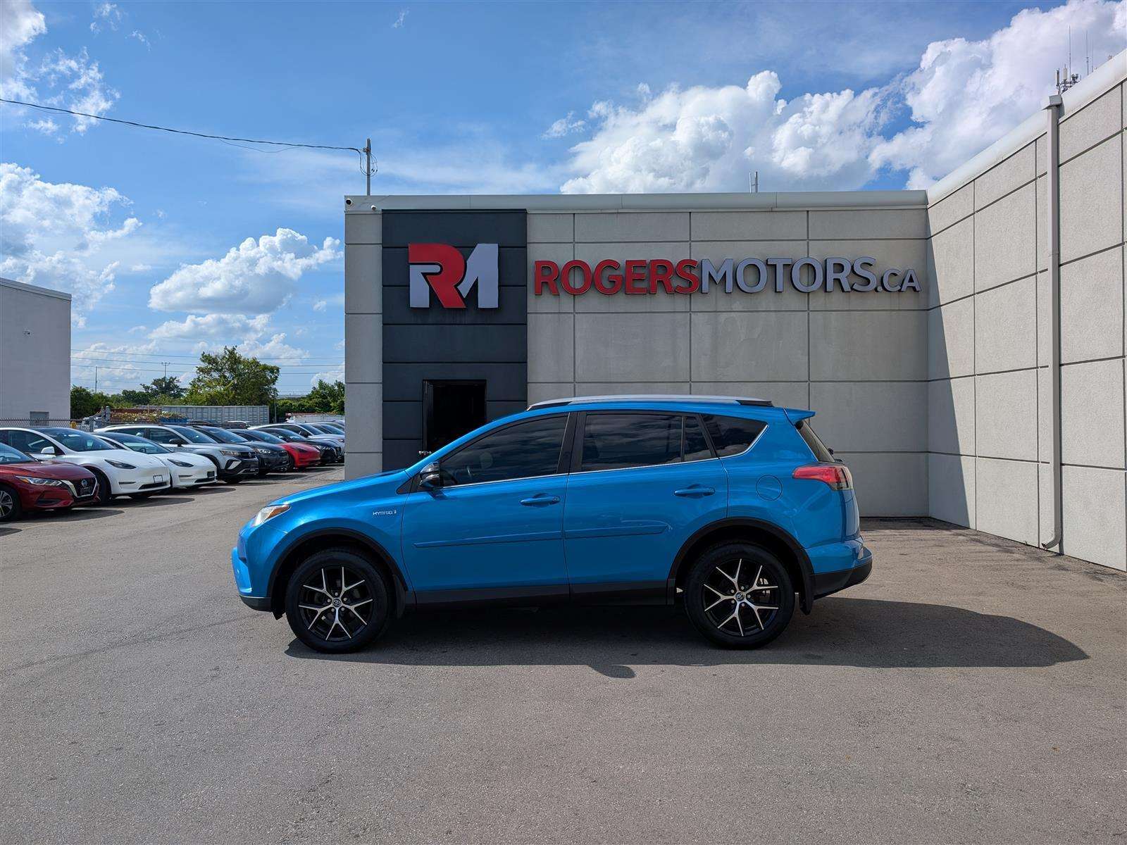 2017 Toyota RAV4 SE AWD - SUNROOF - NAVI - LEATHER - TECH FEATS — снимка 1