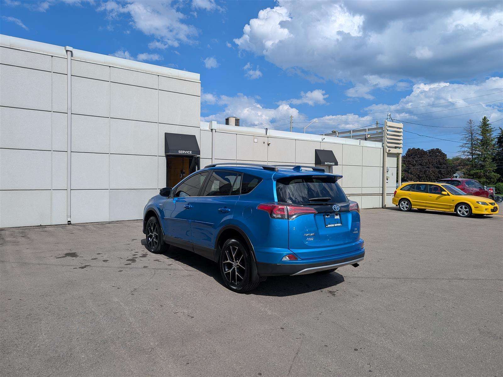 2017 Toyota RAV4 SE AWD - SUNROOF - NAVI - LEATHER - TECH FEATS — снимка 1