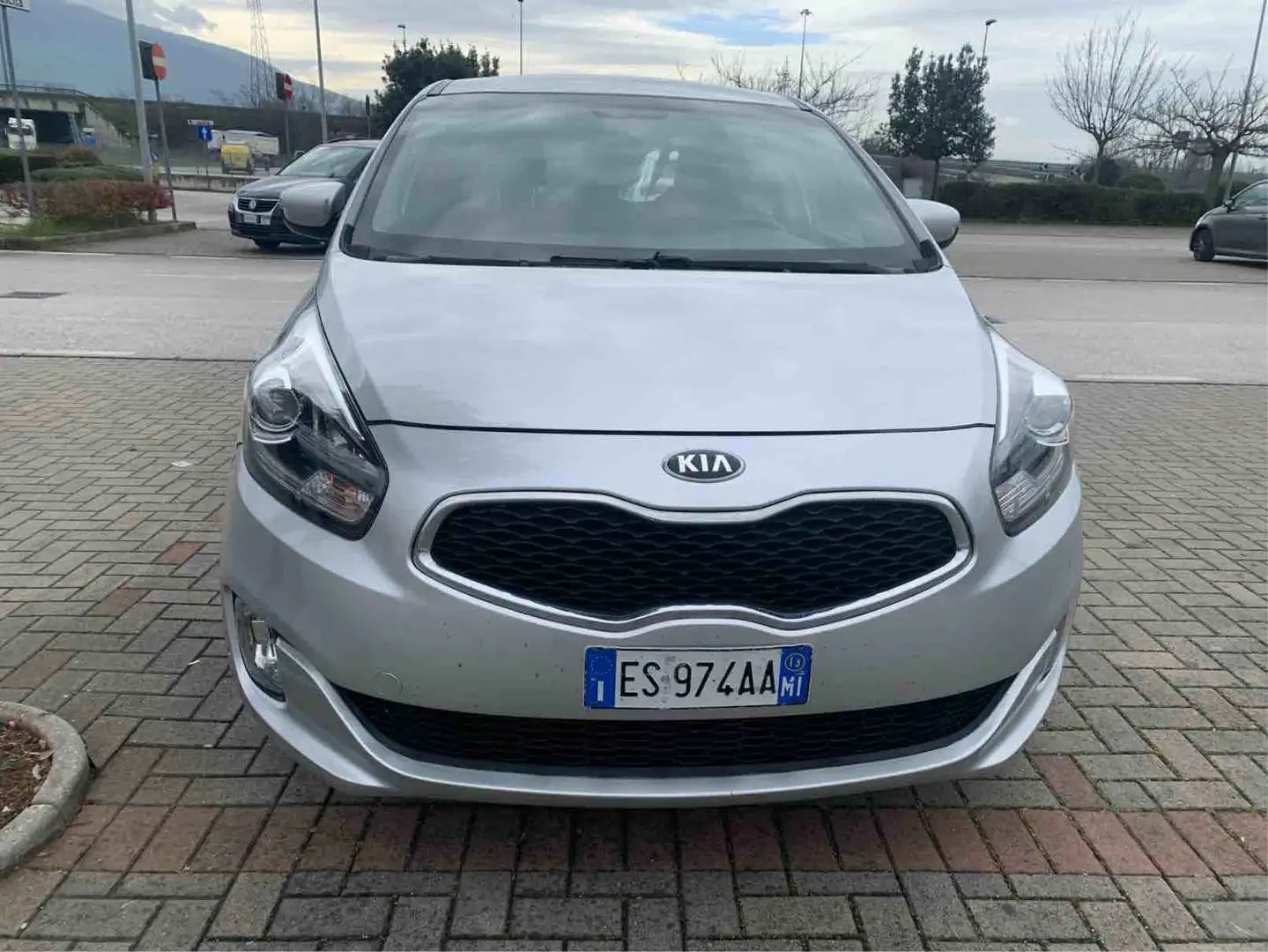 Kia Carens 1.6 benzina GPL Stříbrná - 2