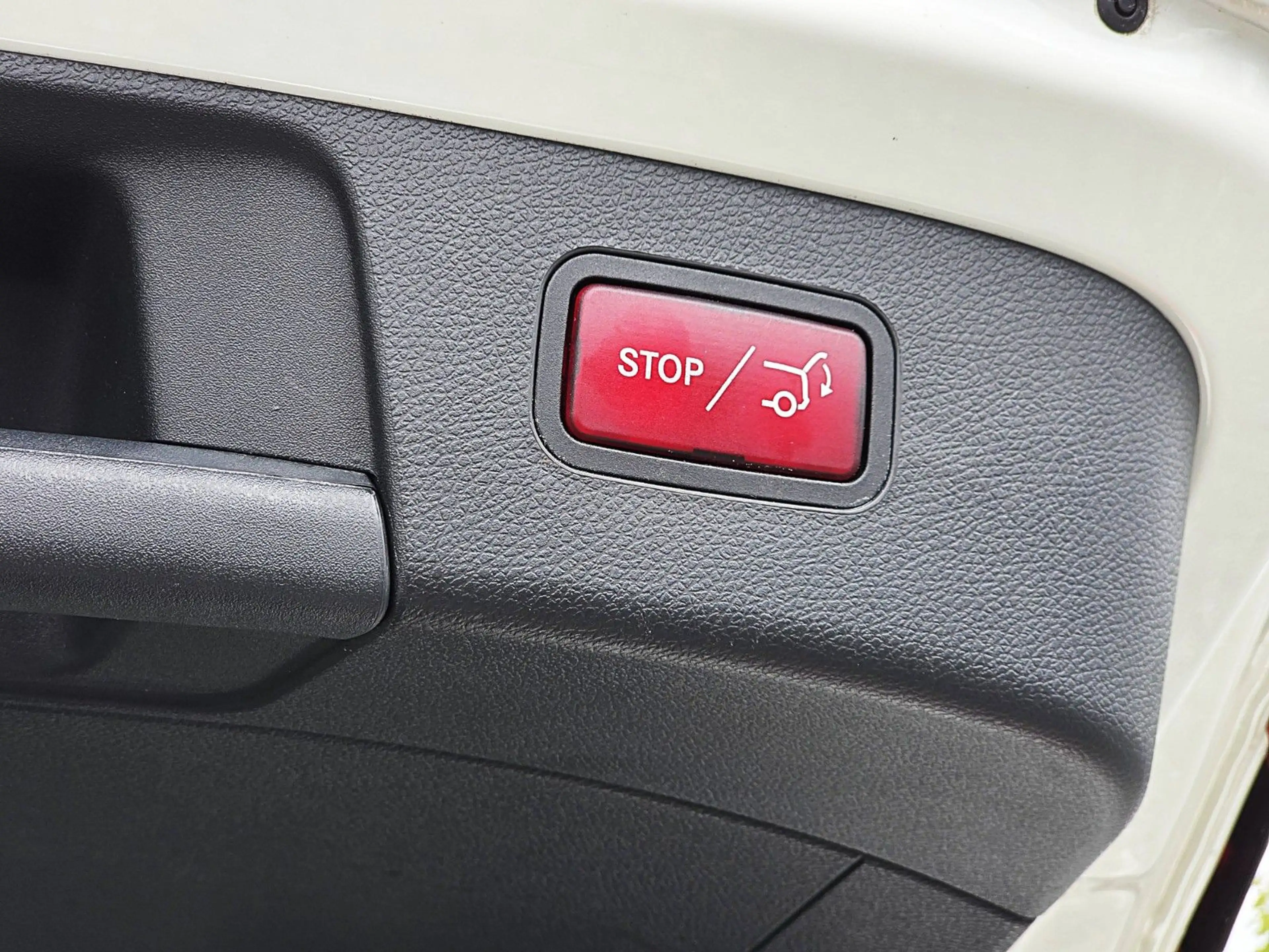Mercedes-Benz GLA 200 (2.HAND/XENON/R.KAM/AHK/NAVI/PANO/SHZ) — photo 14