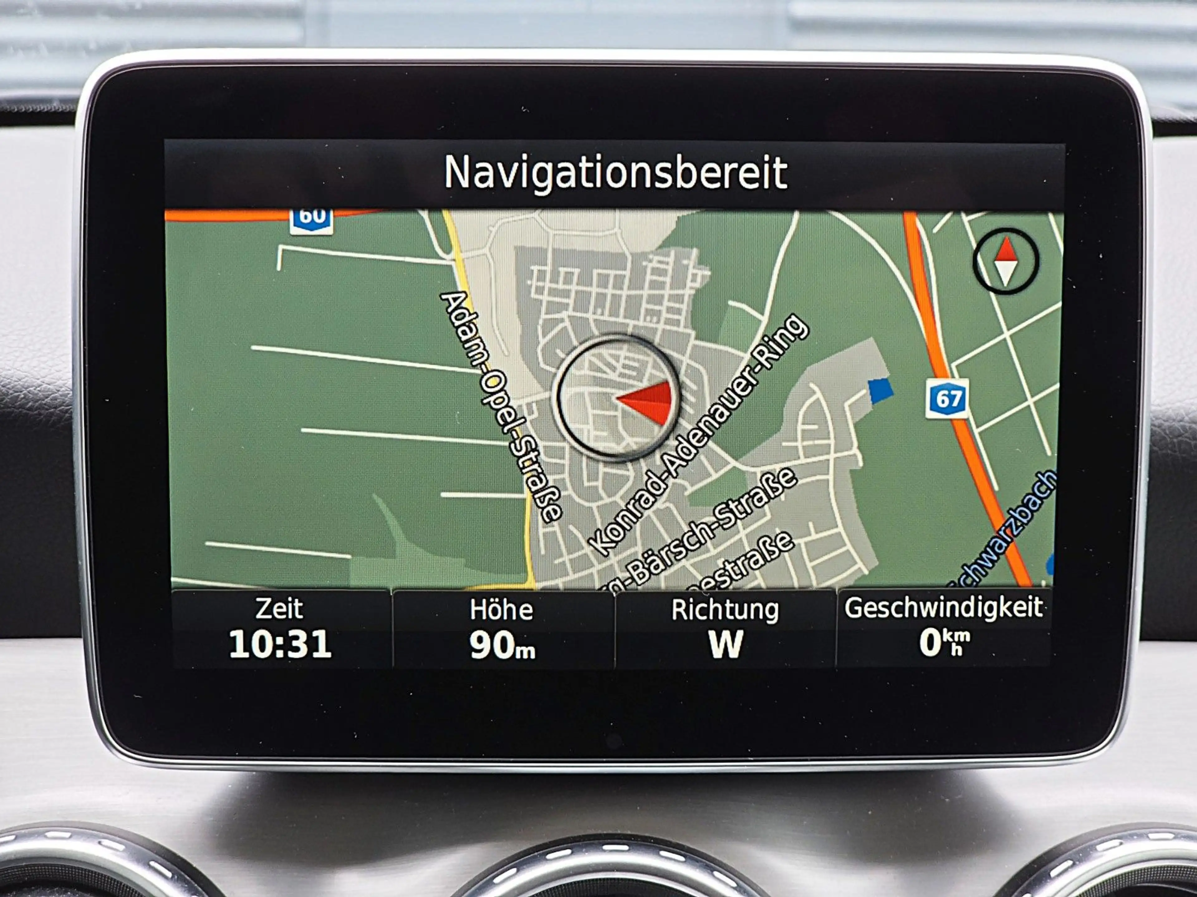 Mercedes-Benz GLA 200 (2.HAND/XENON/R.KAM/AHK/NAVI/PANO/SHZ) — photo 12