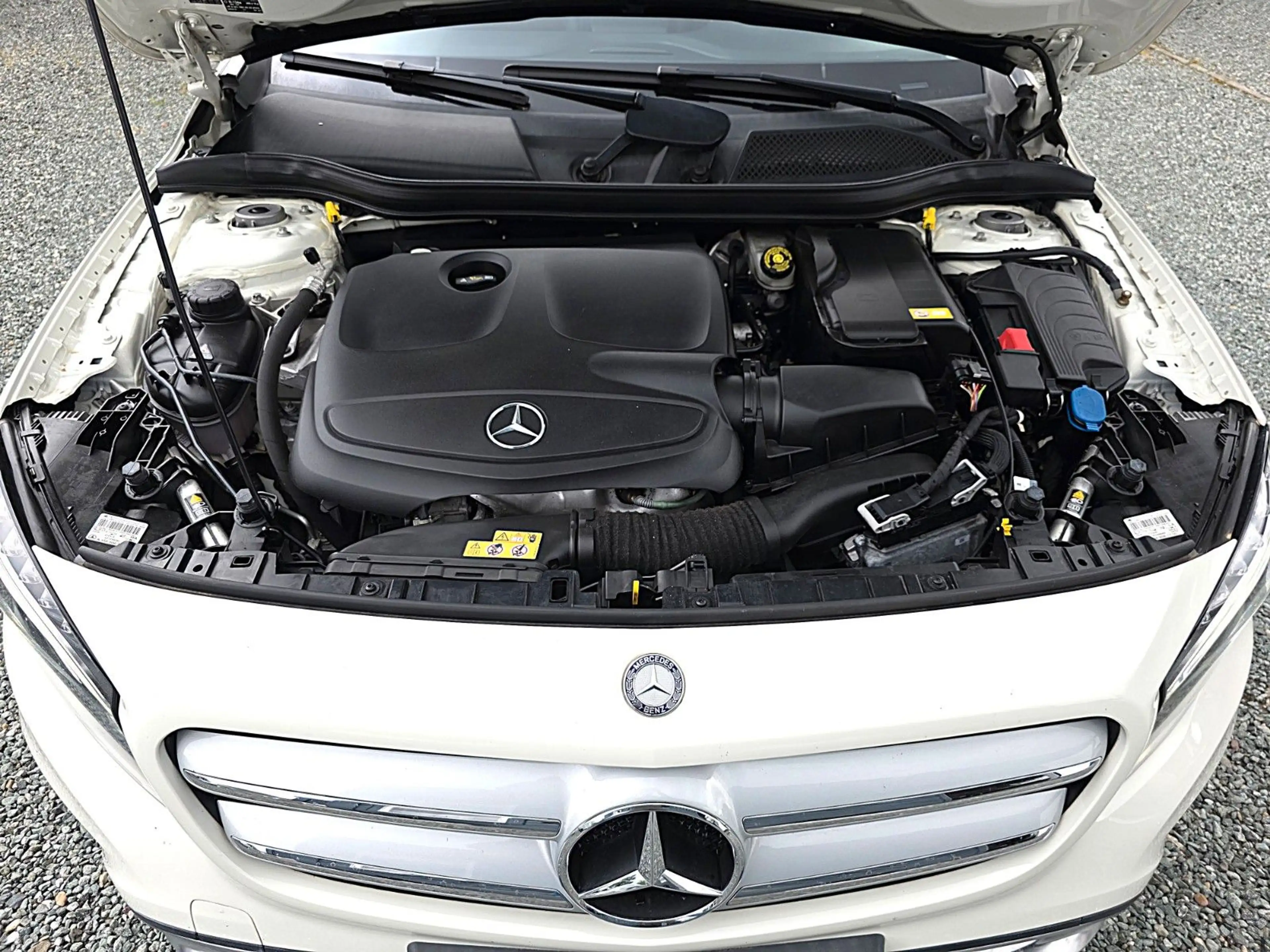 Mercedes-Benz GLA 200 (2.HAND/XENON/R.KAM/AHK/NAVI/PANO/SHZ) — photo 10