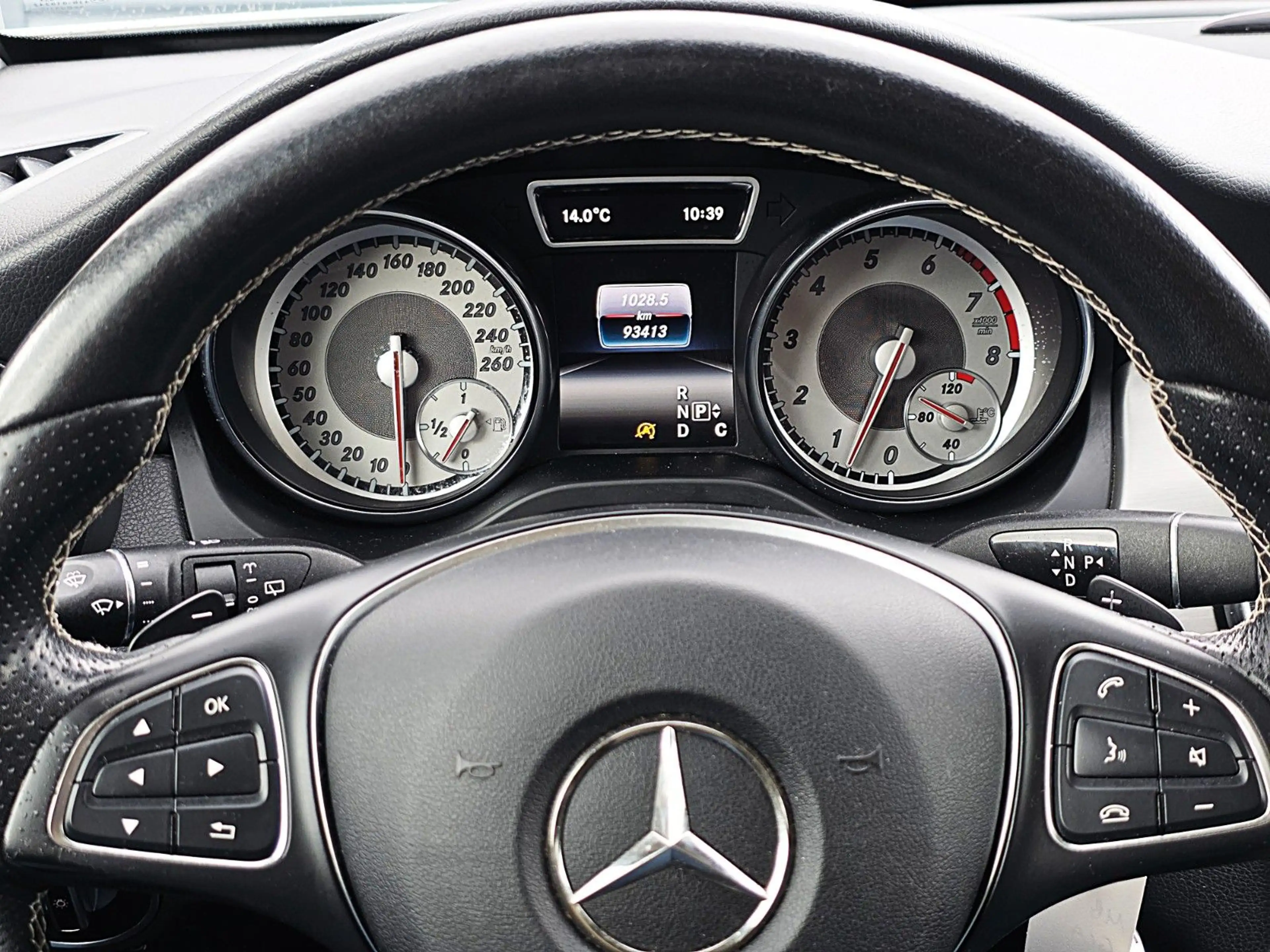 Mercedes-Benz GLA 200 (2.HAND/XENON/R.KAM/AHK/NAVI/PANO/SHZ) — photo 11