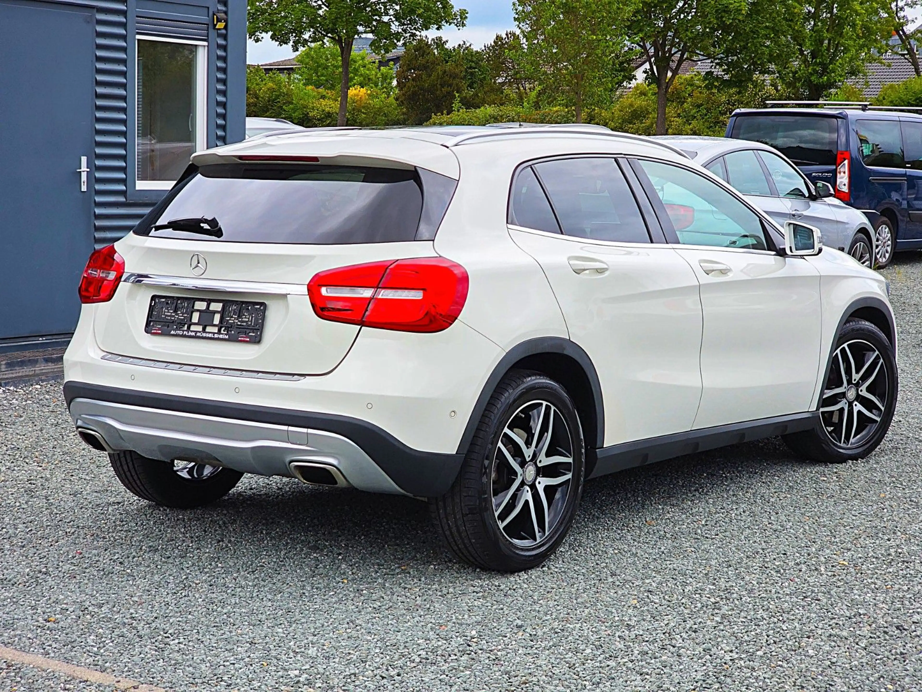 Mercedes-Benz GLA 200 (2.HAND/XENON/R.KAM/AHK/NAVI/PANO/SHZ) — photo 5