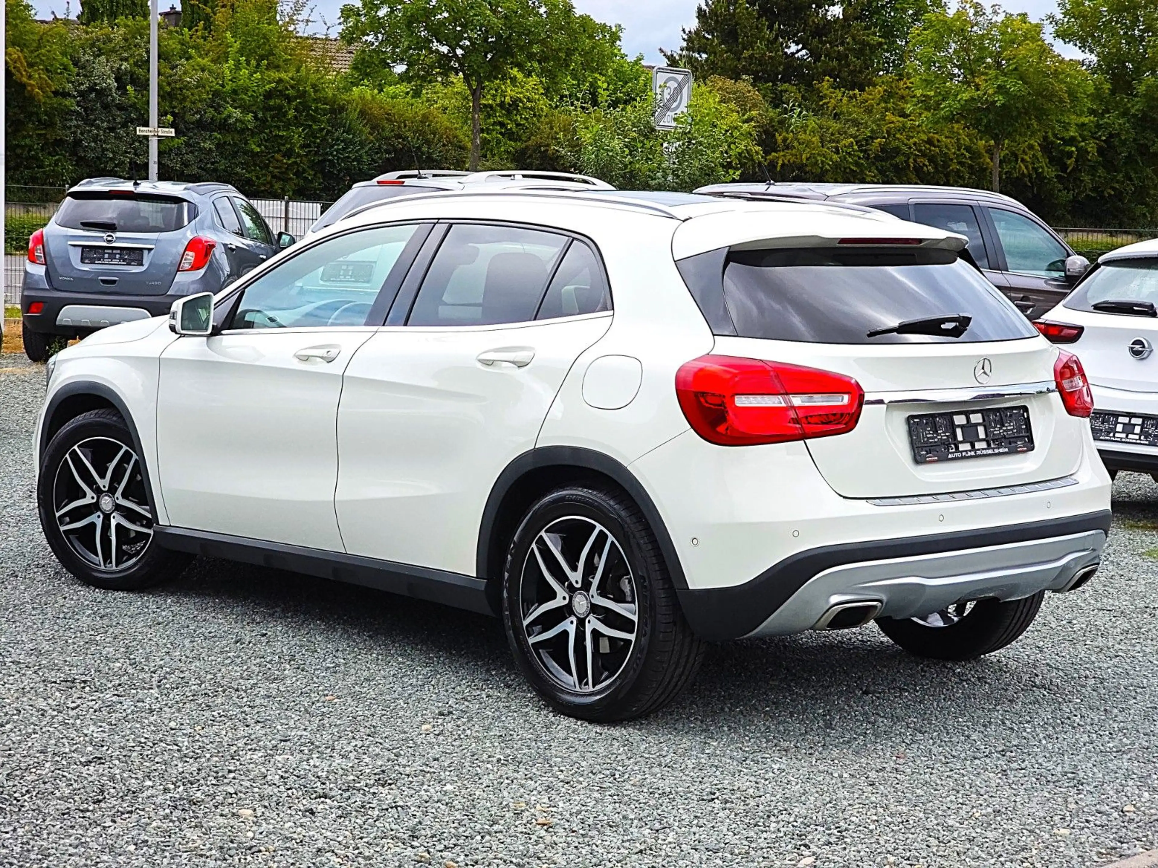Mercedes-Benz GLA 200 (2.HAND/XENON/R.KAM/AHK/NAVI/PANO/SHZ) — photo 7